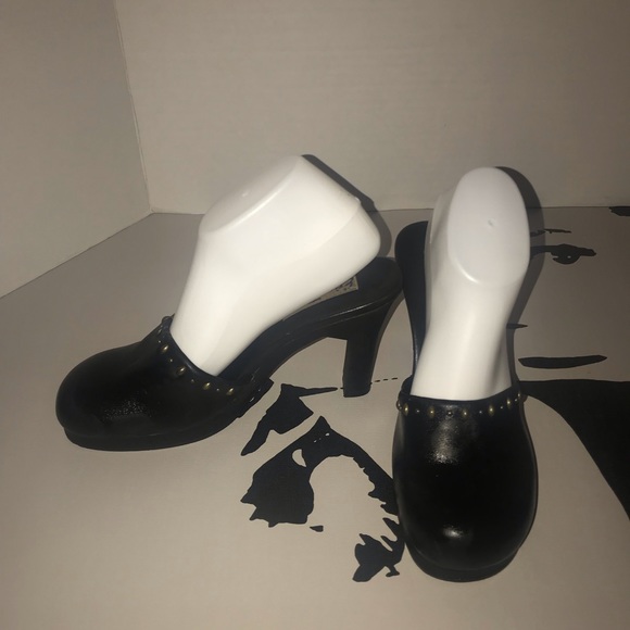 5/$25 💗 Erica Brooke Heeled Clogs - Picture 3 of 8